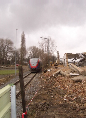 euregiobahn an den berresten des Bahnhofs